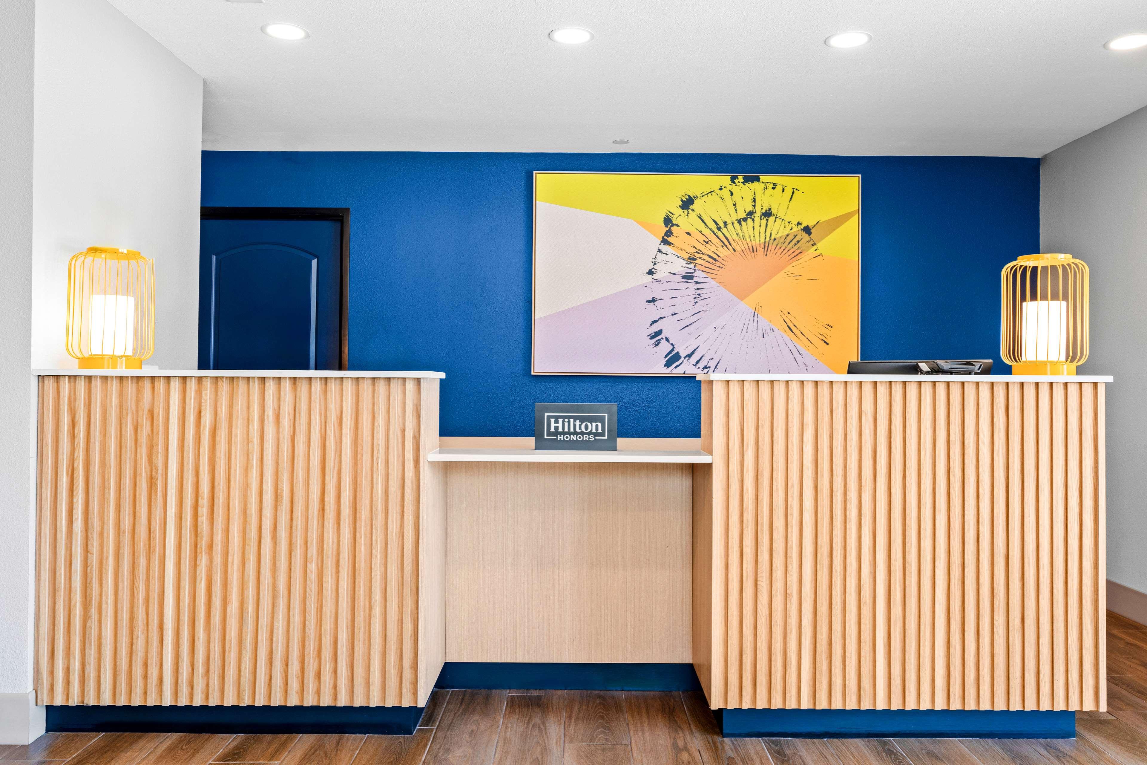Spark By Hilton โมเดสโต ภายนอก รูปภาพ